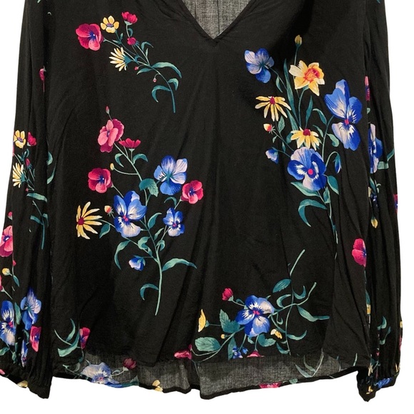 old navy floral blouse 🌺🌷🌼 - Picture 4 of 4